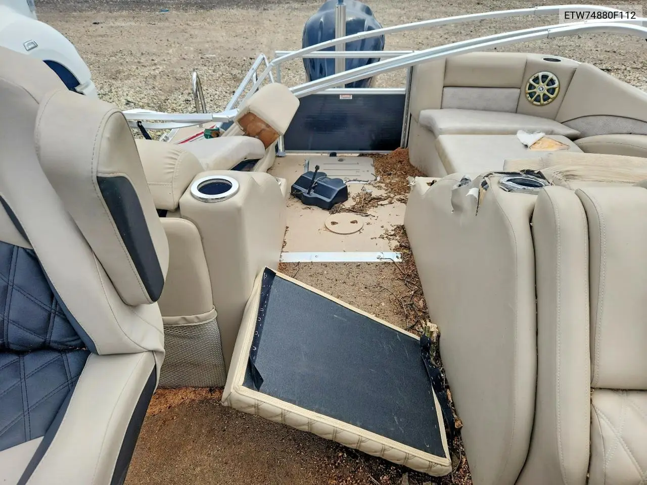 2012 Bennington 2575Rcw Pontoon 26' VIN: ETW74880F112 Lot: 54733876