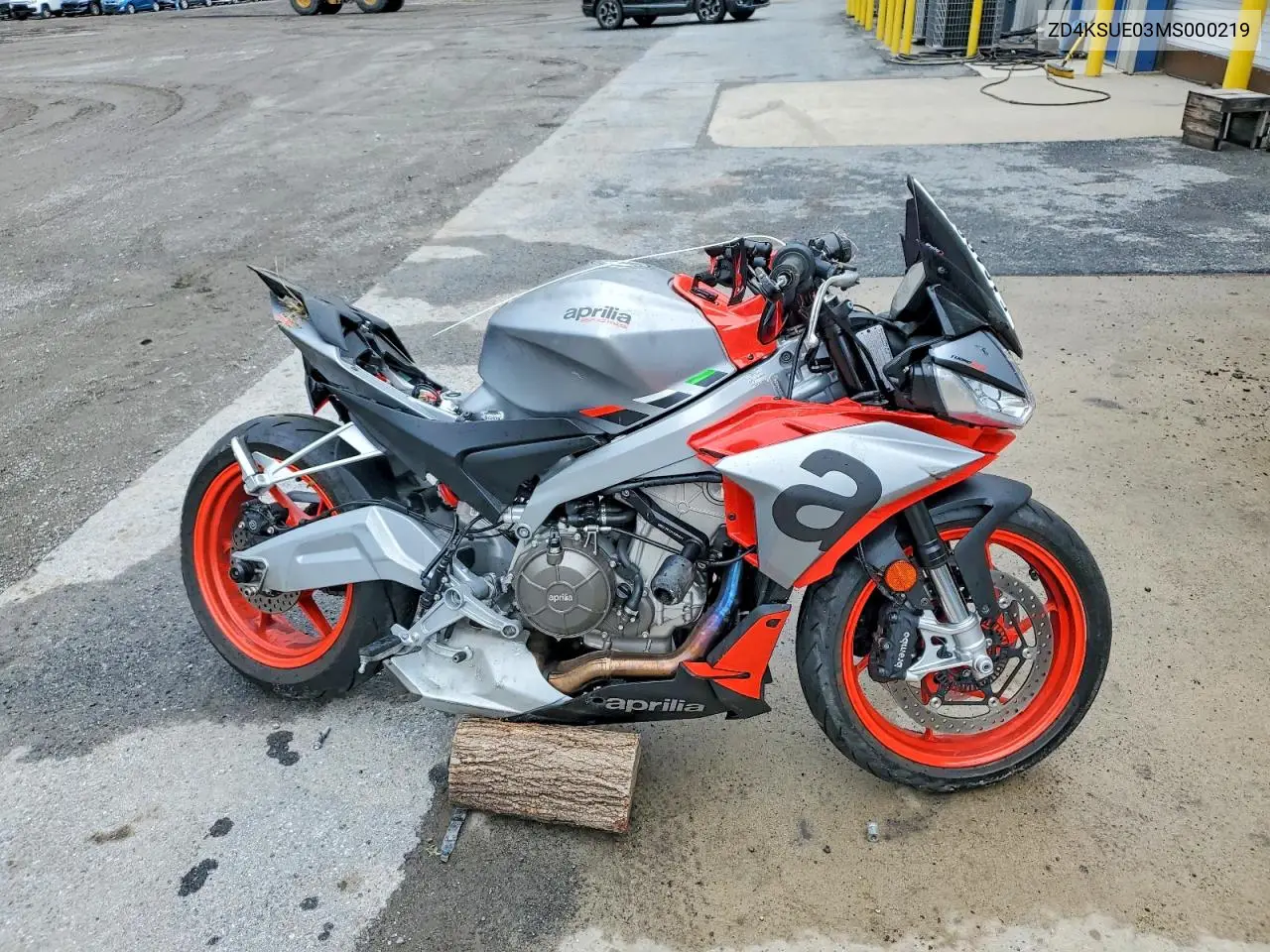 2021 Aprilia Tuono 660 VIN: ZD4KSUE03MS000219 Lot: 54612936