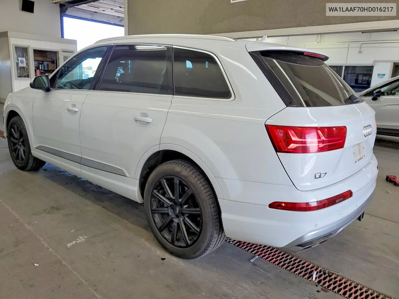 2017 Audi Q7 Premium Plus VIN: WA1LAAF70HD016217 Lot: 60611556