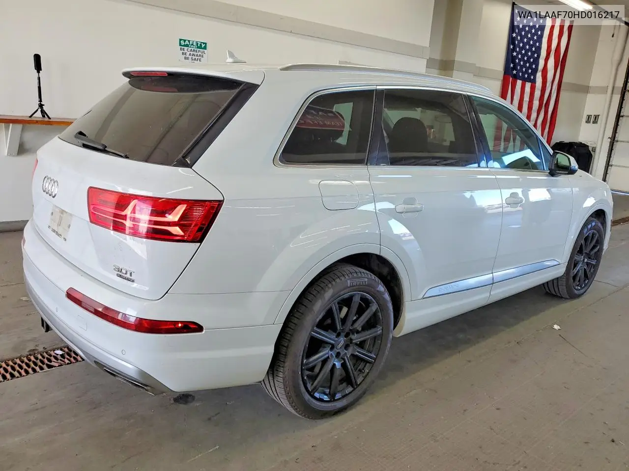 2017 Audi Q7 Premium Plus VIN: WA1LAAF70HD016217 Lot: 60611556