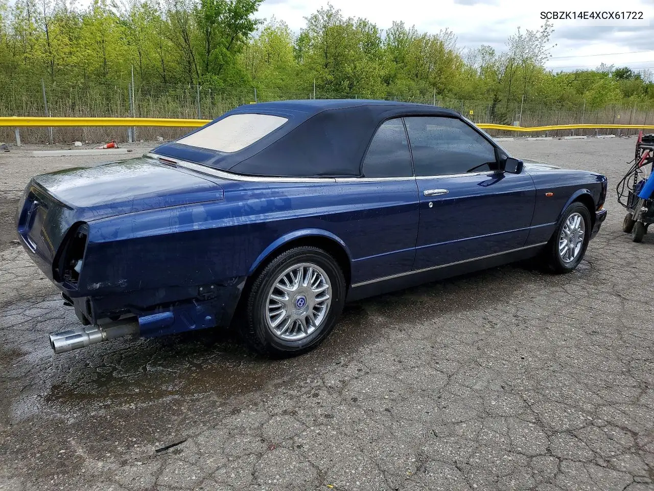 1999 Bentley Azure VIN: SCBZK14E4XCX61722 Lot: 53185836