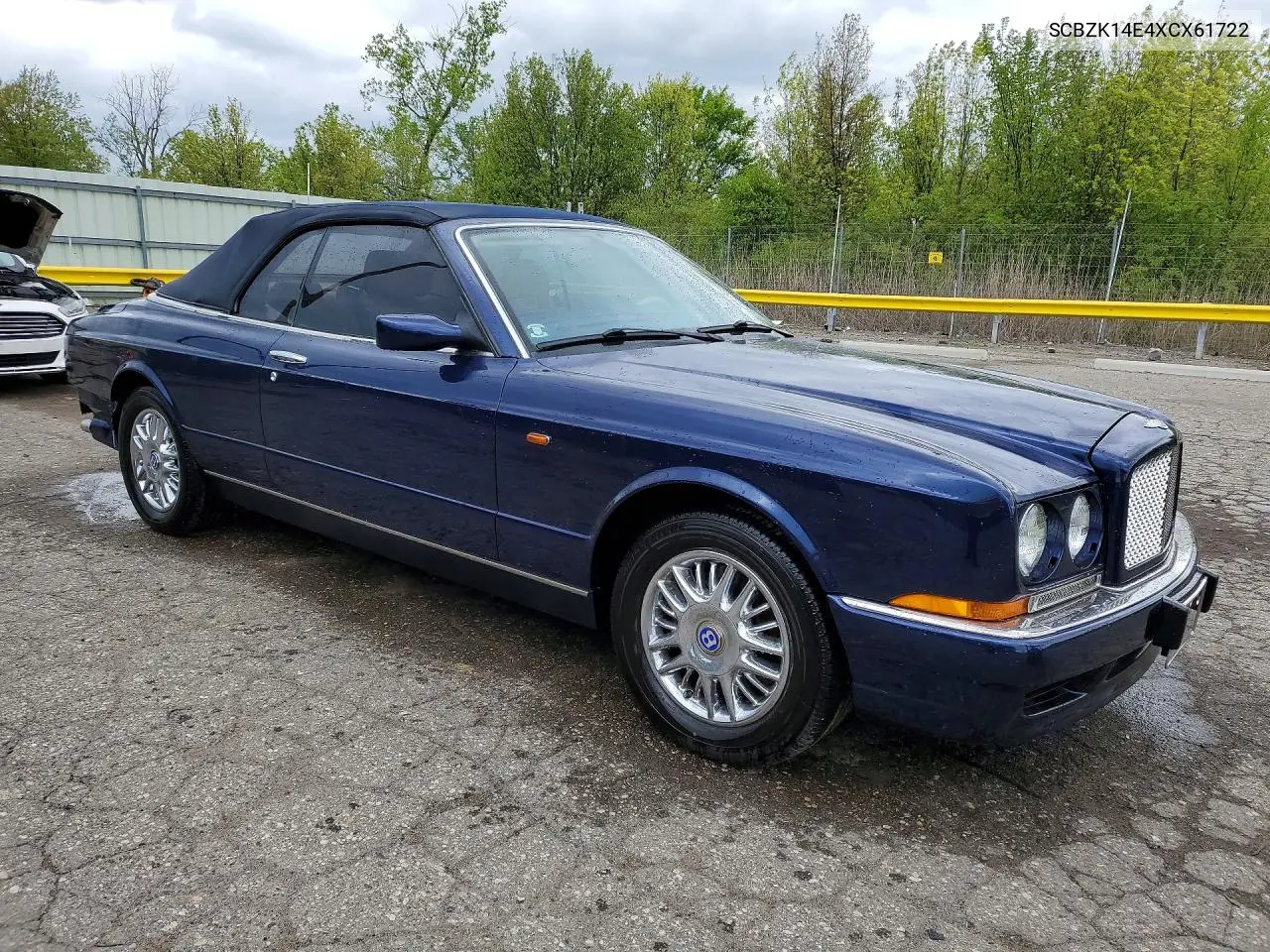 1999 Bentley Azure VIN: SCBZK14E4XCX61722 Lot: 53185836