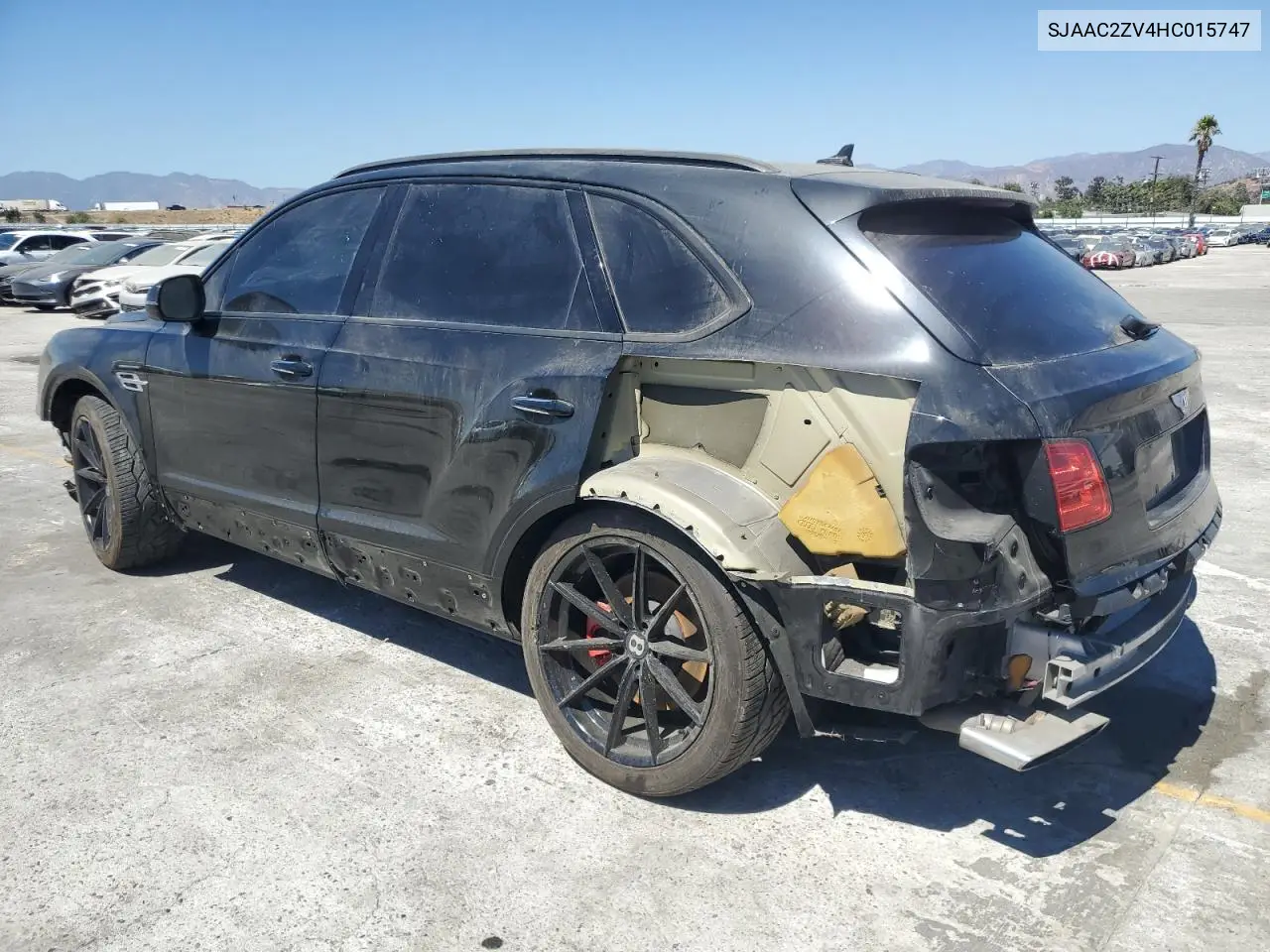2017 Bentley Bentayga VIN: SJAAC2ZV4HC015747 Lot: 68116305