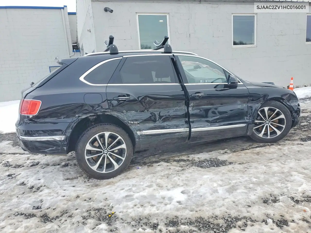 2017 Bentley Bentayga VIN: SJAAC2ZV1HC016001 Lot: 79025855