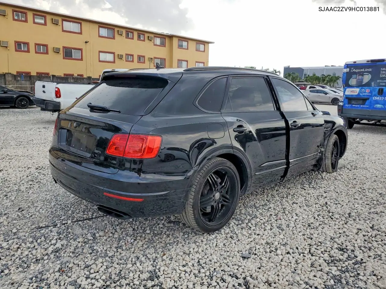 2017 Bentley Bentayga VIN: SJAAC2ZV9HC013881 Lot: 60813746