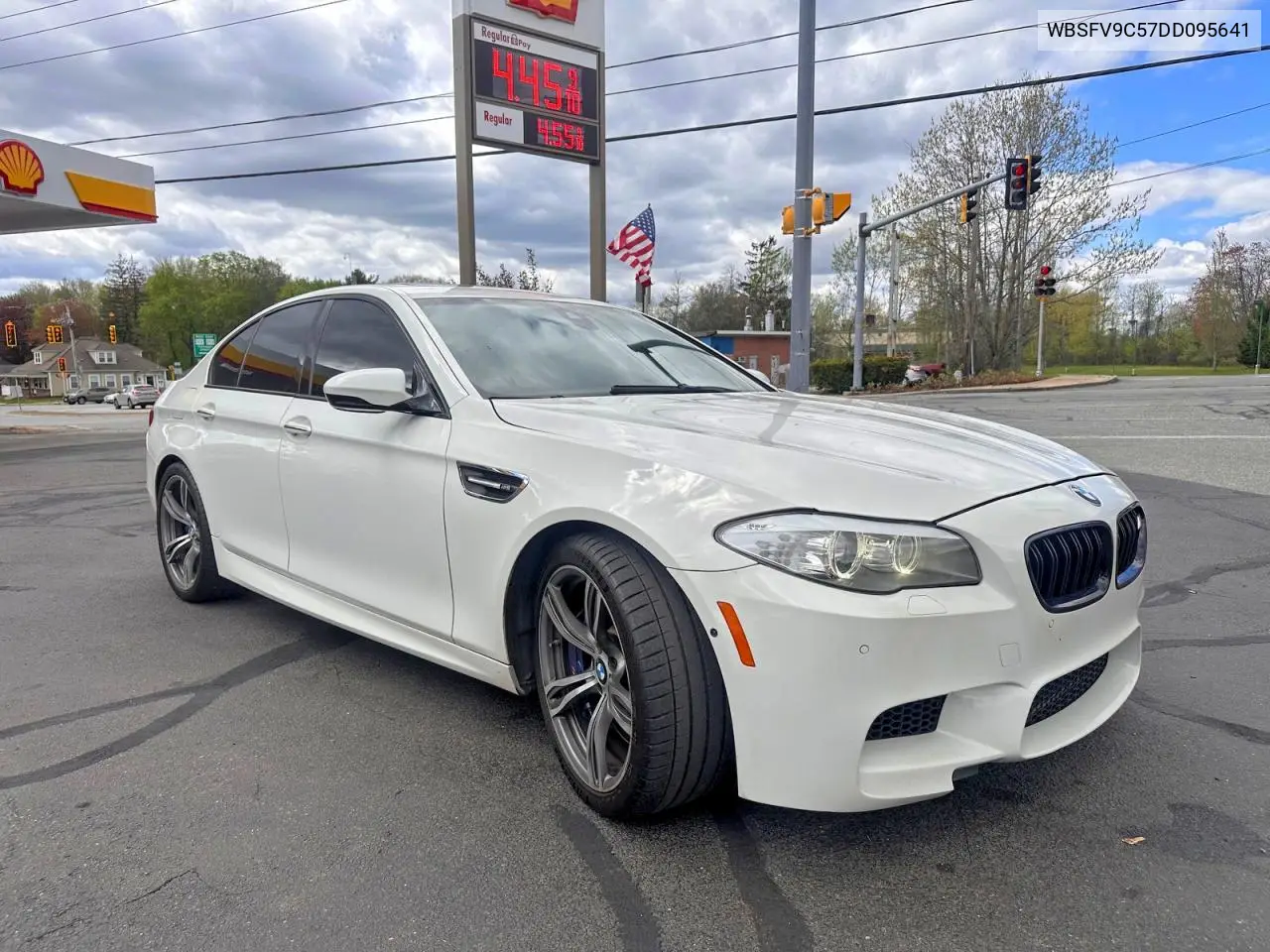 2013 BMW M5 VIN: WBSFV9C57DD095641 Lot: 54489256