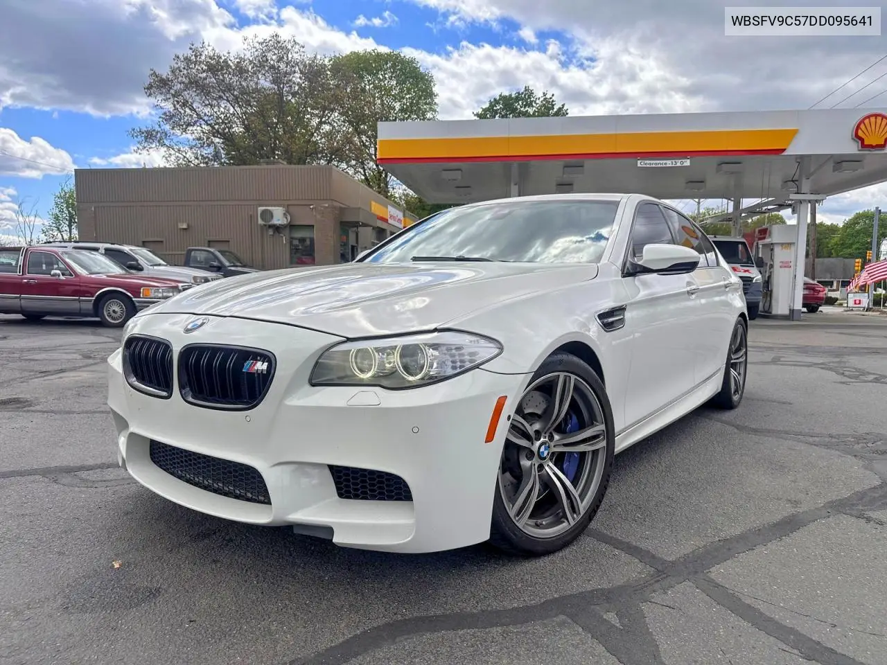 2013 BMW M5 VIN: WBSFV9C57DD095641 Lot: 54489256