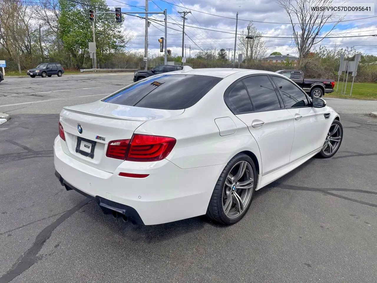 2013 BMW M5 VIN: WBSFV9C57DD095641 Lot: 54489256