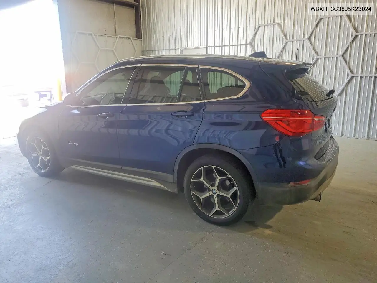 2018 BMW X1 xDrive28I VIN: WBXHT3C38J5K23024 Lot: 59590116