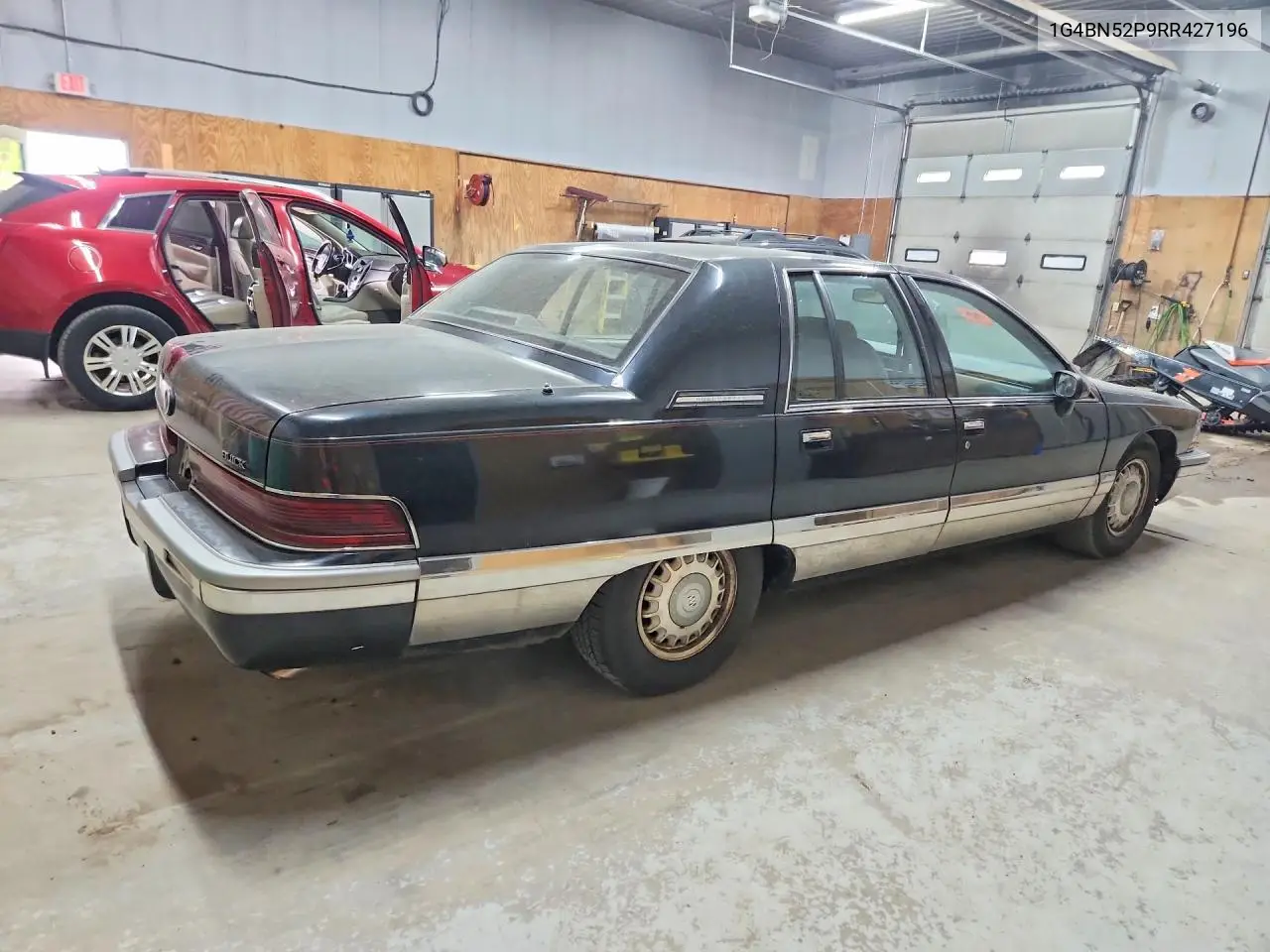 1994 Buick Roadmaster VIN: 1G4BN52P9RR427196 Lot: 56091376