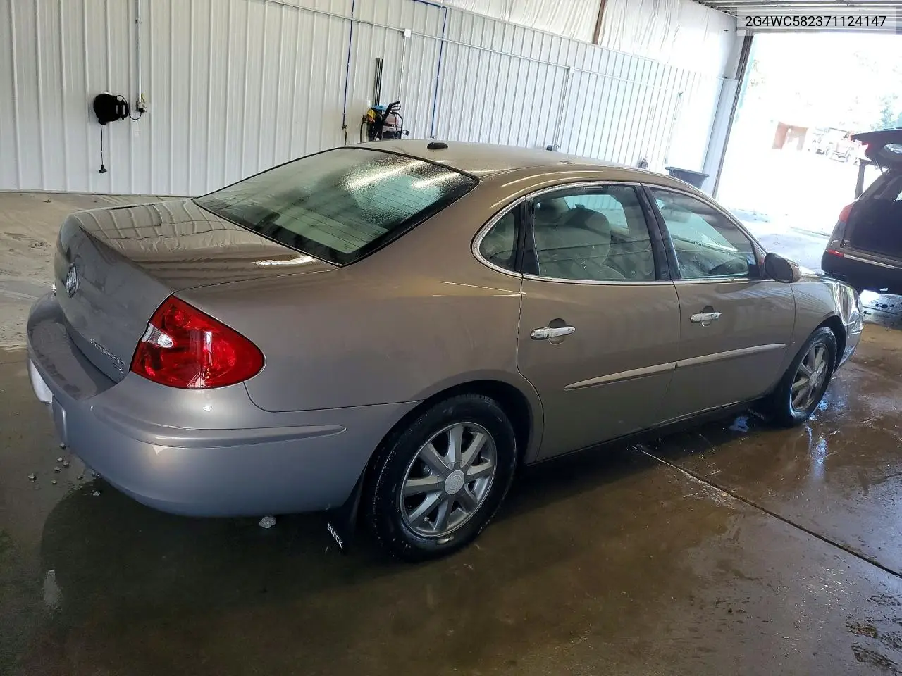 2007 Buick Lacrosse Cx VIN: 2G4WC582371124147 Lot: 61846096