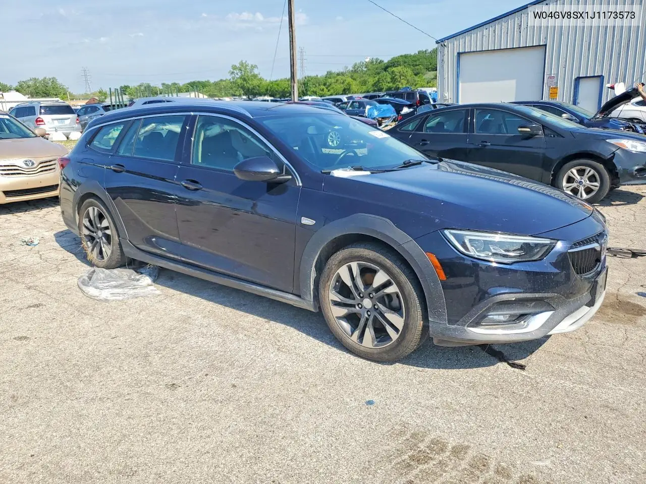 2018 Buick Regal Tourx Essence VIN: W04GV8SX1J1173573 Lot: 59292486