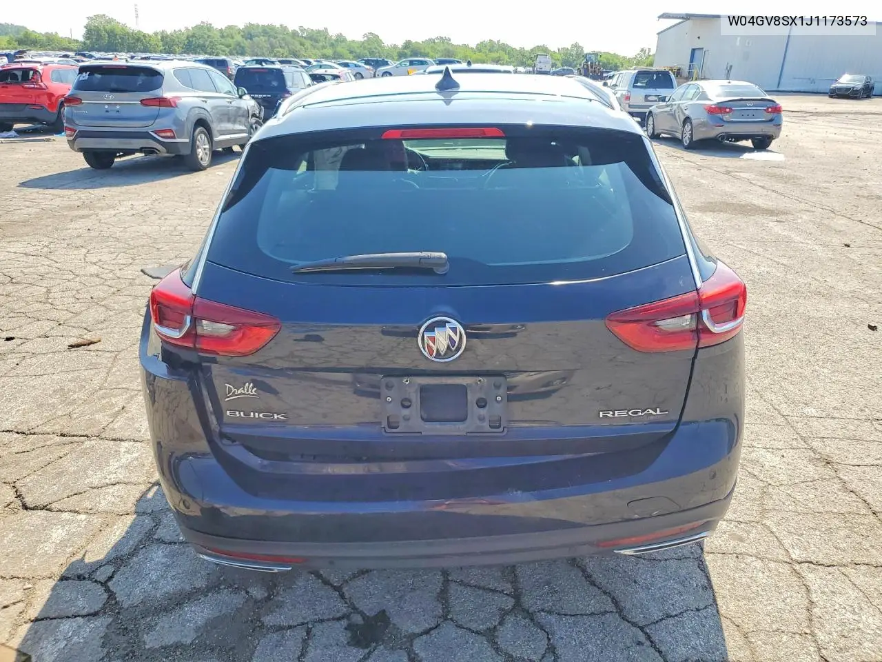 2018 Buick Regal Tourx Essence VIN: W04GV8SX1J1173573 Lot: 59292486