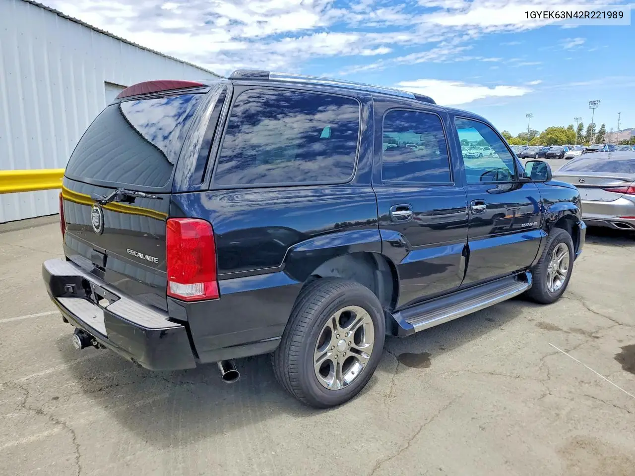 2002 Cadillac Escalade Luxury VIN: 1GYEK63N42R221989 Lot: 62158216