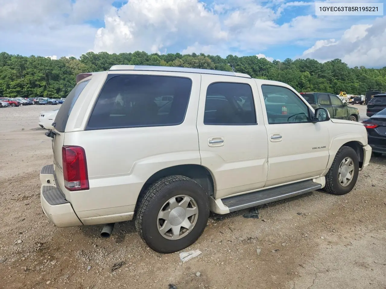 2005 Cadillac Escalade Luxury VIN: 1GYEC63T85R195221 Lot: 61057166