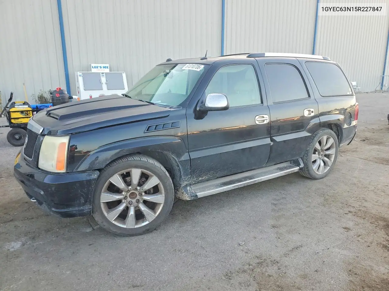 2005 Cadillac Escalade Luxury VIN: 1GYEC63N15R227847 Lot: 61310706