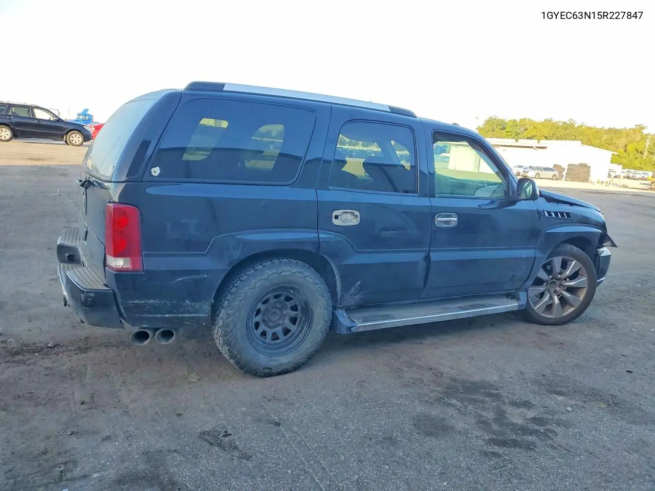2005 Cadillac Escalade Luxury VIN: 1GYEC63N15R227847 Lot: 61310706