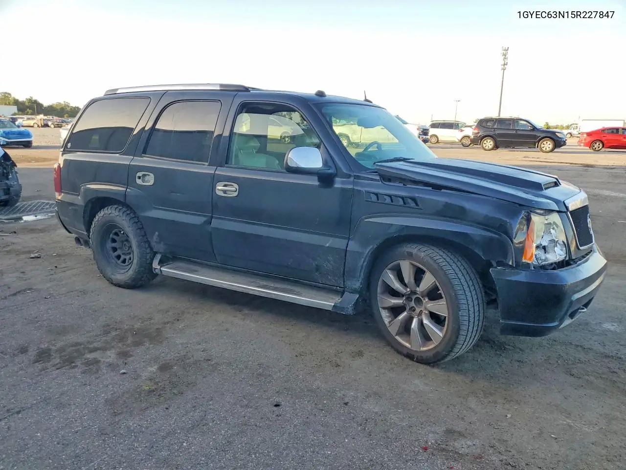 2005 Cadillac Escalade Luxury VIN: 1GYEC63N15R227847 Lot: 61310706