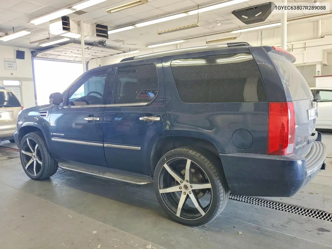2007 Cadillac Escalade Luxury VIN: 1GYEC63807R289088 Lot: 61062926