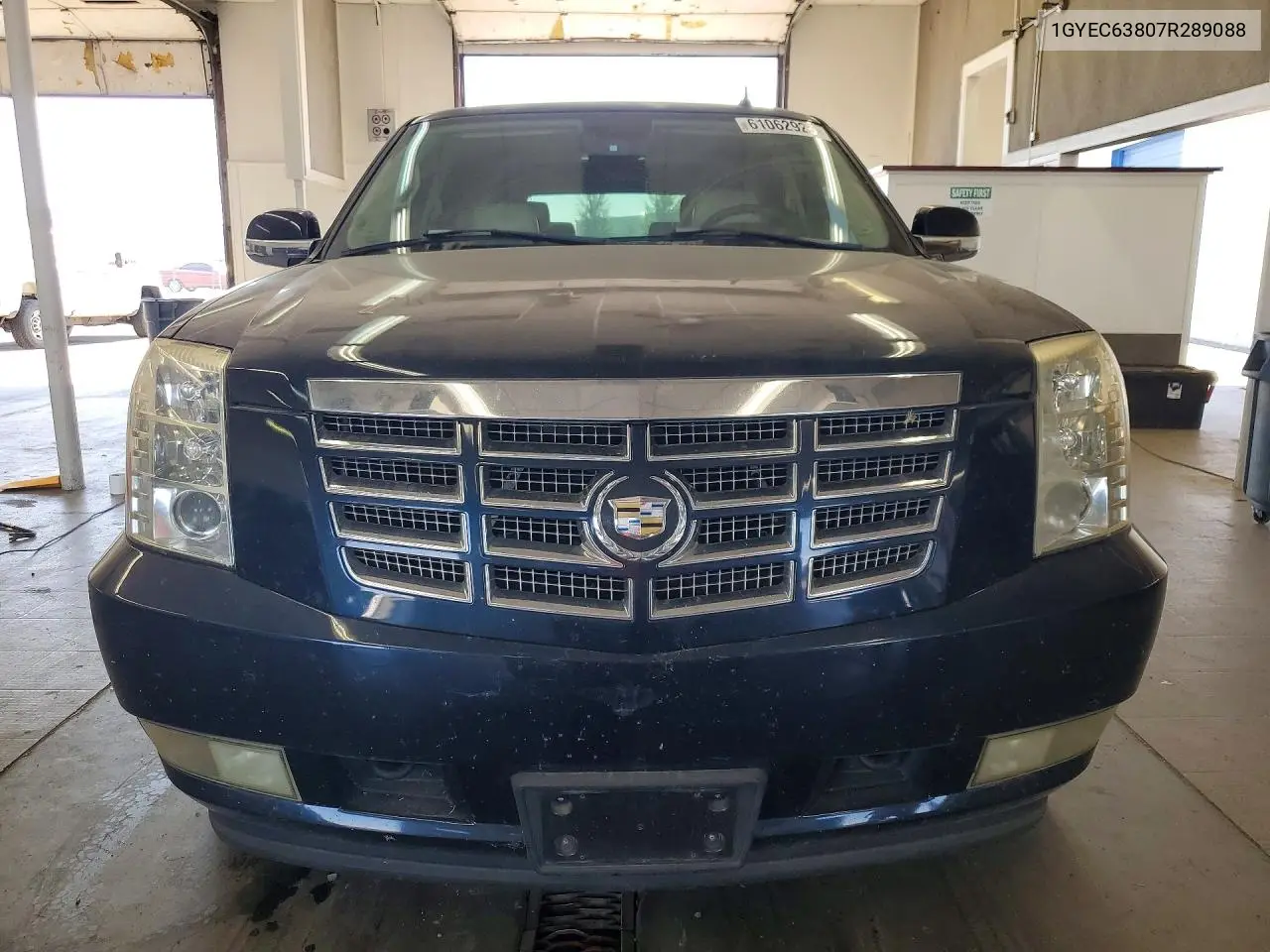 2007 Cadillac Escalade Luxury VIN: 1GYEC63807R289088 Lot: 61062926
