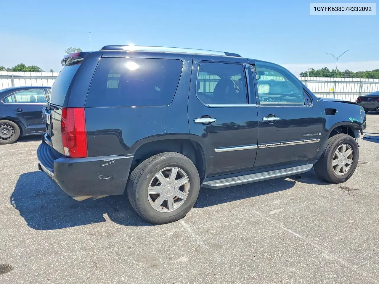 2007 Cadillac Escalade Luxury VIN: 1GYFK63807R332092 Lot: 61353366