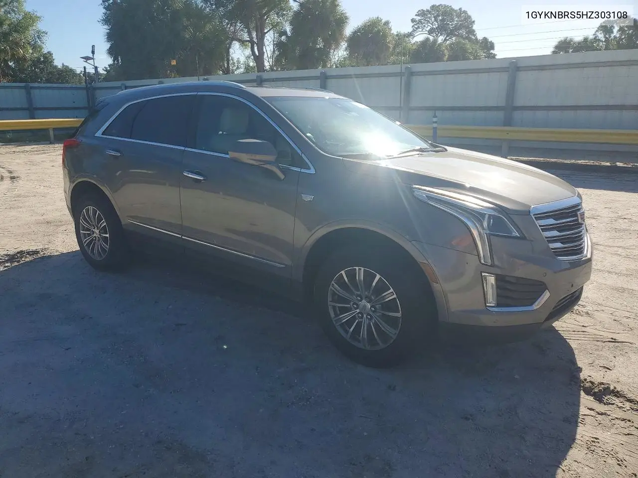 2017 Cadillac Xt5 Luxury VIN: 1GYKNBRS5HZ303108 Lot: 57990396