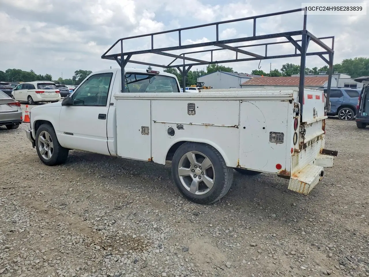 1995 Chev Silverado VIN: 1GCFC24H9SE283839 Lot: 56821476