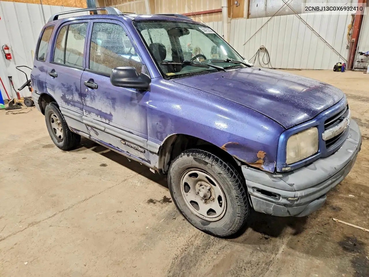 1999 Chevrolet Tracker VIN: 2CNBJ13C0X6932410 Lot: 58475236