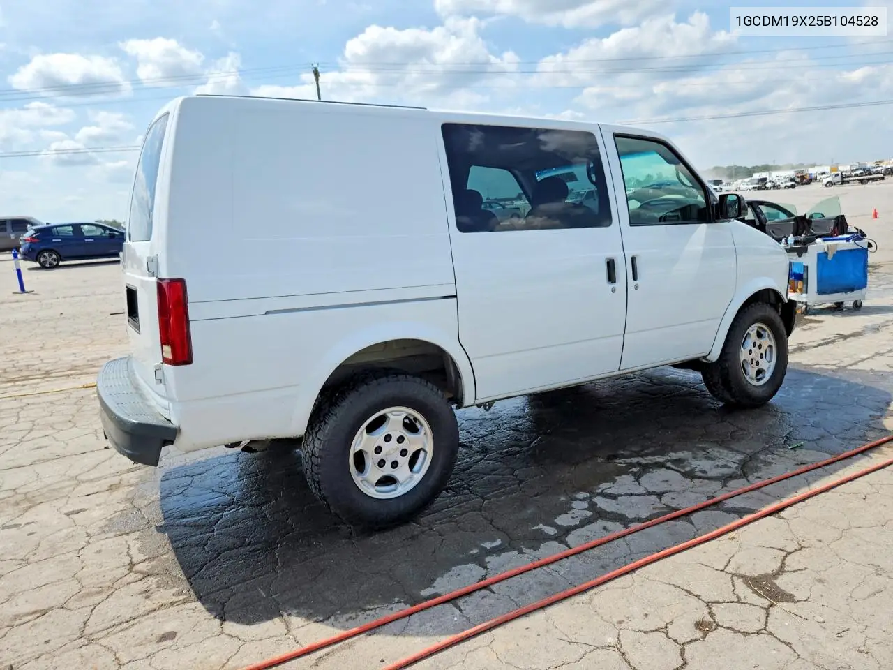 2005 Chevrolet Astro Van Delivery Van VIN: 1GCDM19X25B104528 Lot: 58493576
