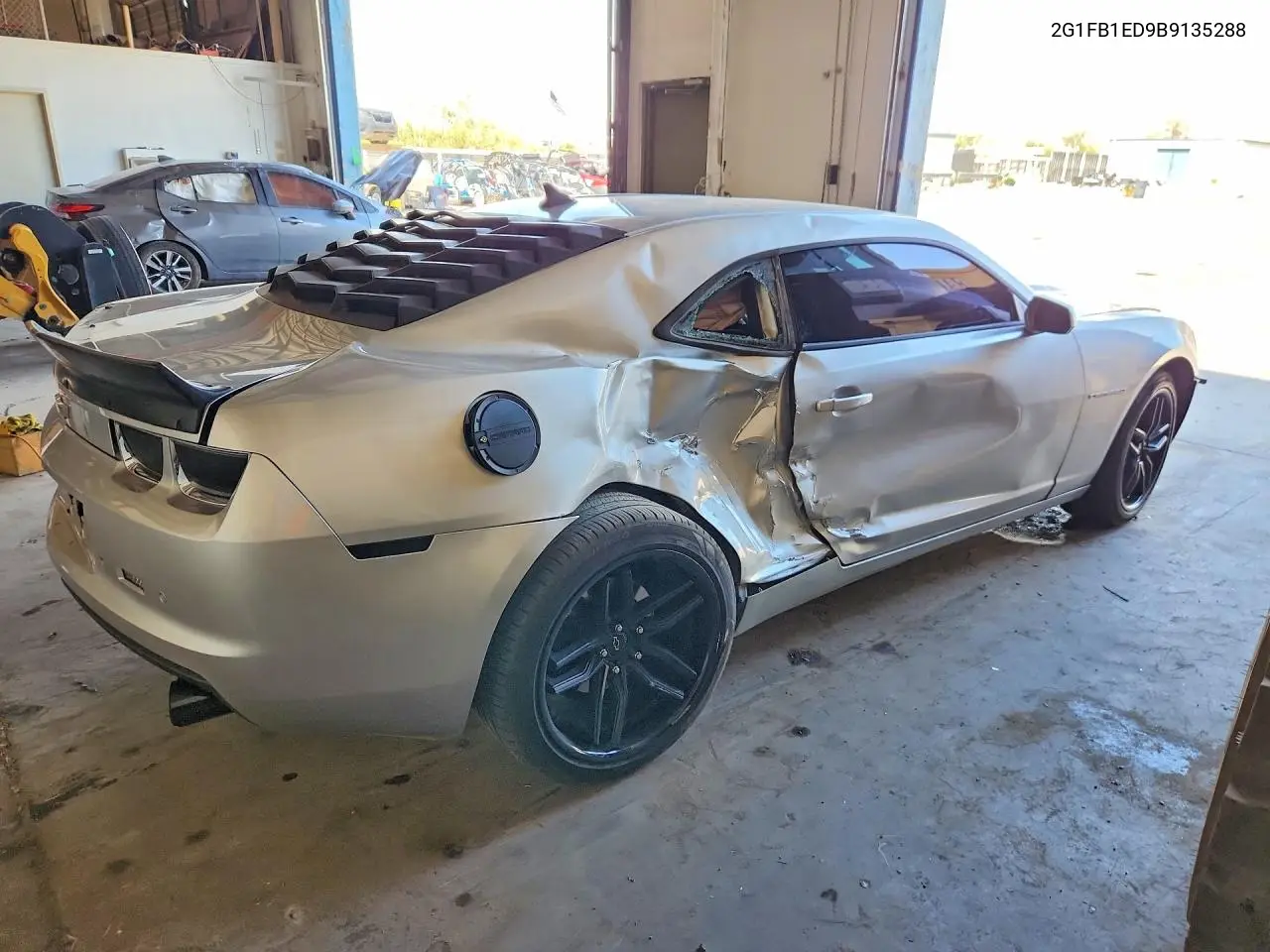 2011 Chevrolet Camaro Lt VIN: 2G1FB1ED9B9135288 Lot: 58477736