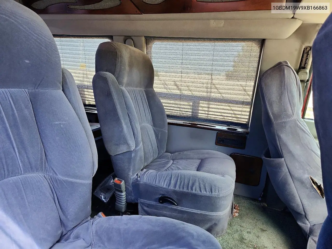 1999 Chevrolet Astro VIN: 1GBDM19W9XB166863 Lot: 60703986