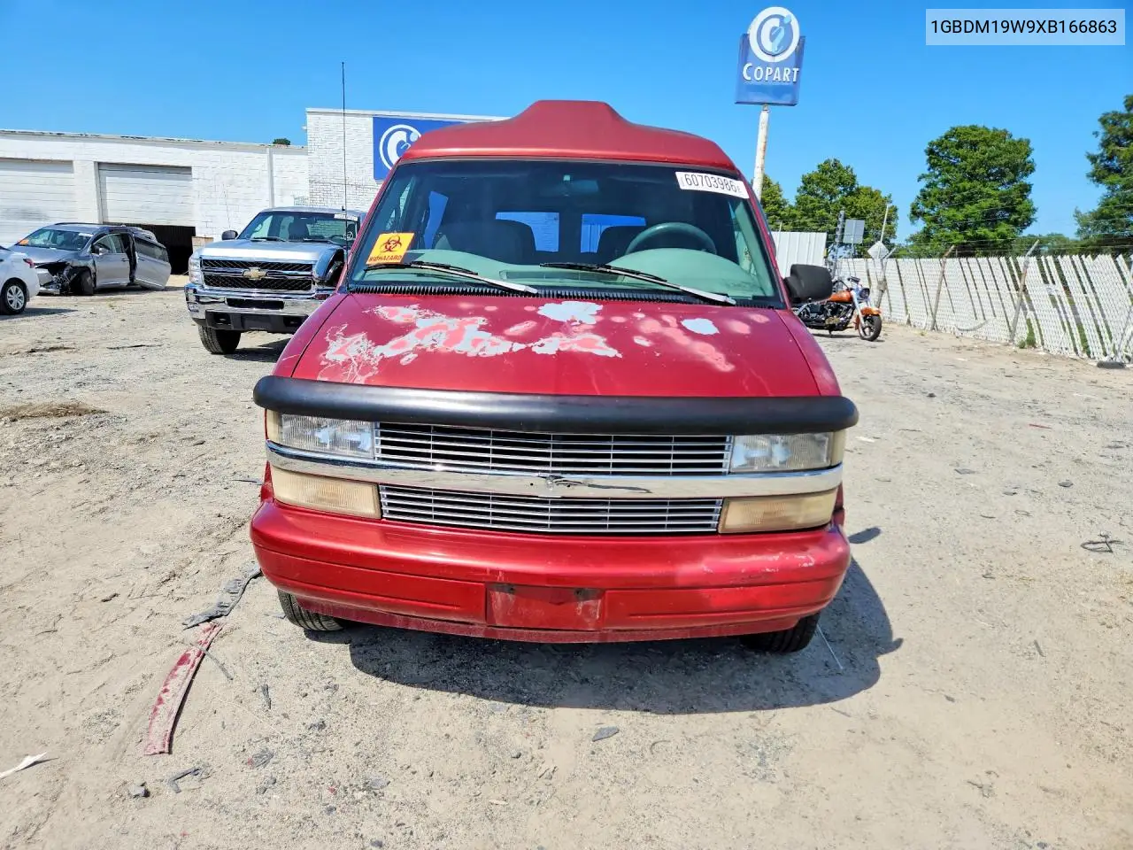 1999 Chevrolet Astro VIN: 1GBDM19W9XB166863 Lot: 60703986