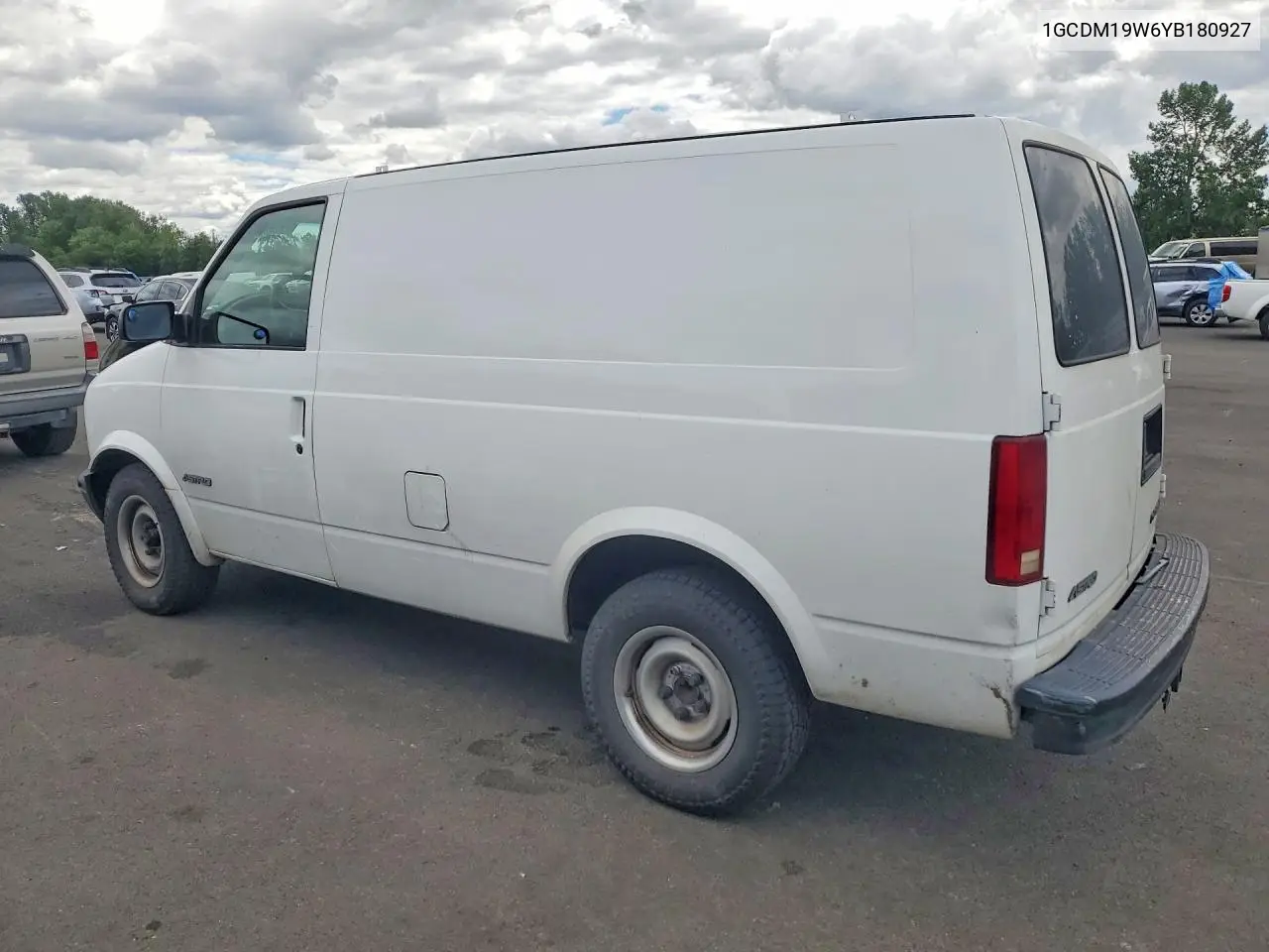 2000 Chevrolet Astro VIN: 1GCDM19W6YB180927 Lot: 56701936