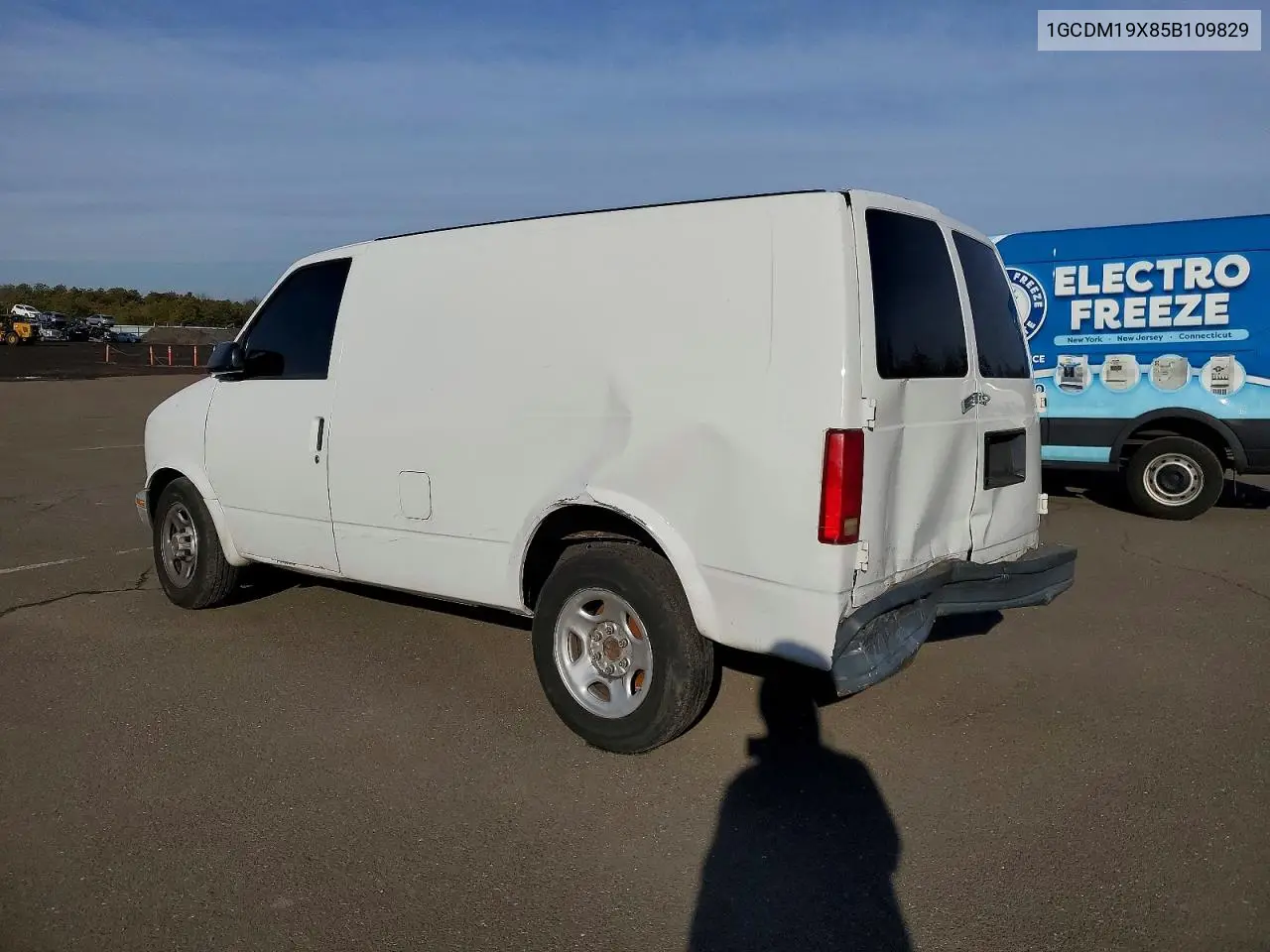 2005 Chevrolet Astro Van Utility / Service Van VIN: 1GCDM19X85B109829 Lot: 73915735