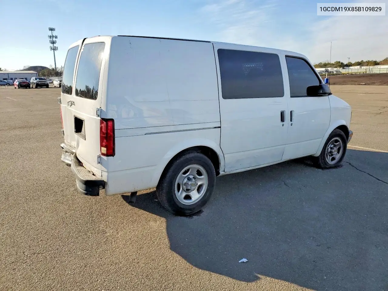 2005 Chevrolet Astro Van Utility / Service Van VIN: 1GCDM19X85B109829 Lot: 73915735