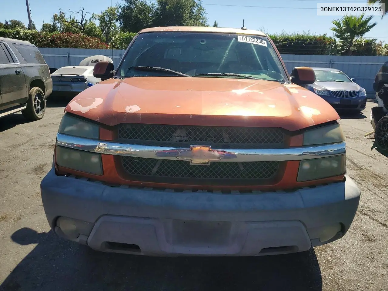 2002 Chevrolet Avalanche K1500 VIN: 3GNEK13T62G329125 Lot: 61122236