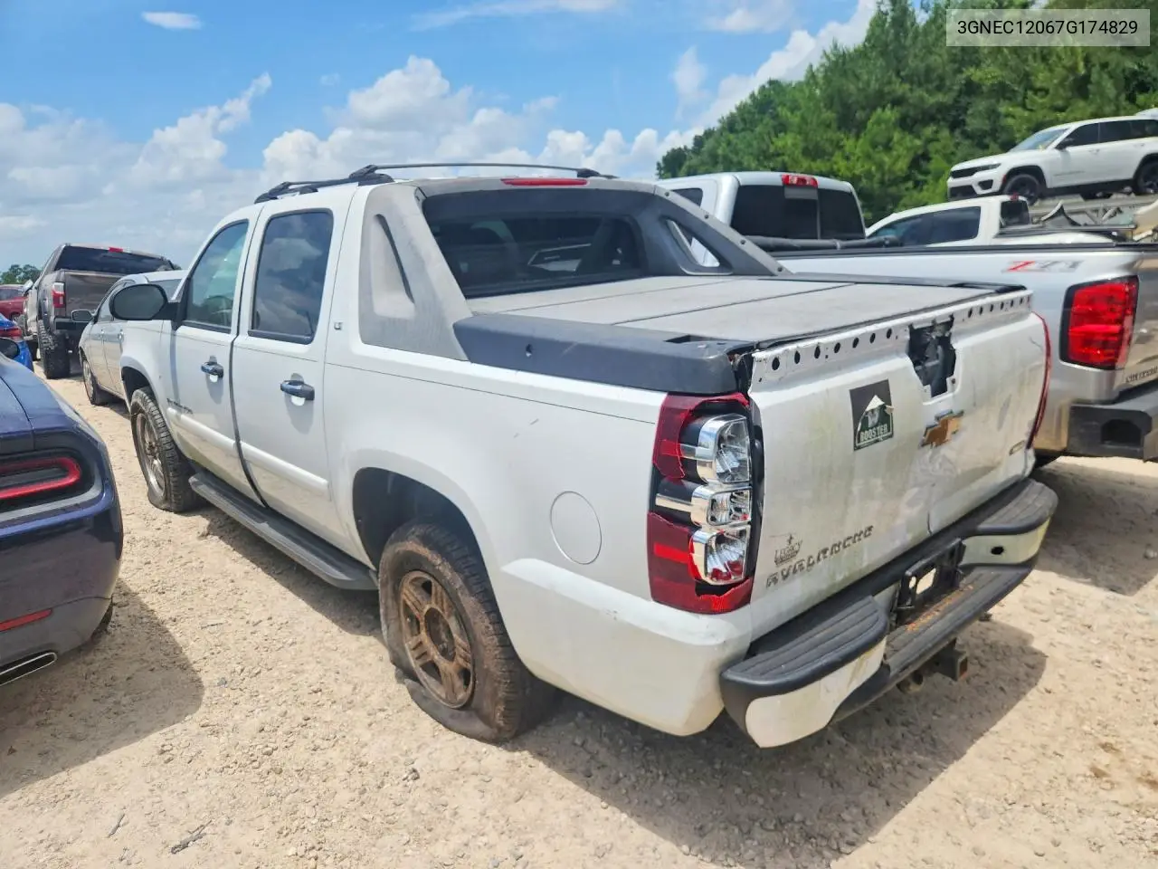 2007 Chevrolet Avalanche C1500 VIN: 3GNEC12067G174829 Lot: 60477966