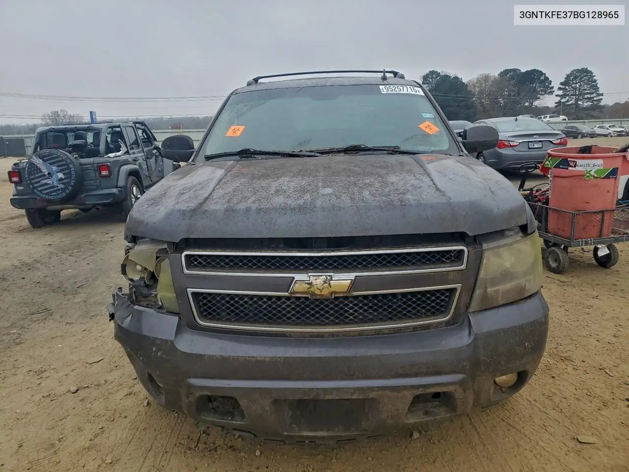 3GNTKFE37BG128965 2012 Chevrolet Avalanche Lt