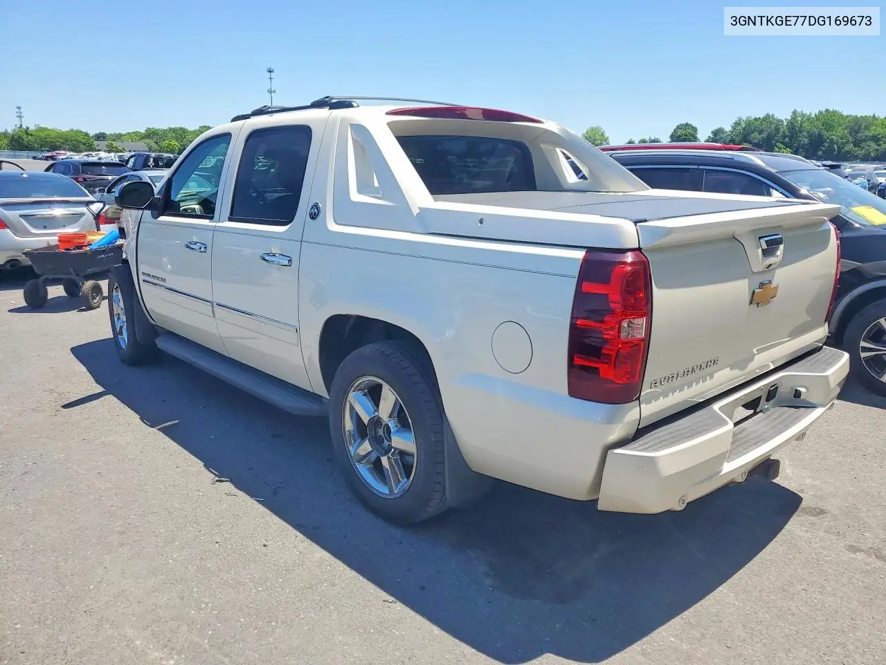 2013 Chevrolet Avalanche Ltz VIN: 3GNTKGE77DG169673 Lot: 55586456