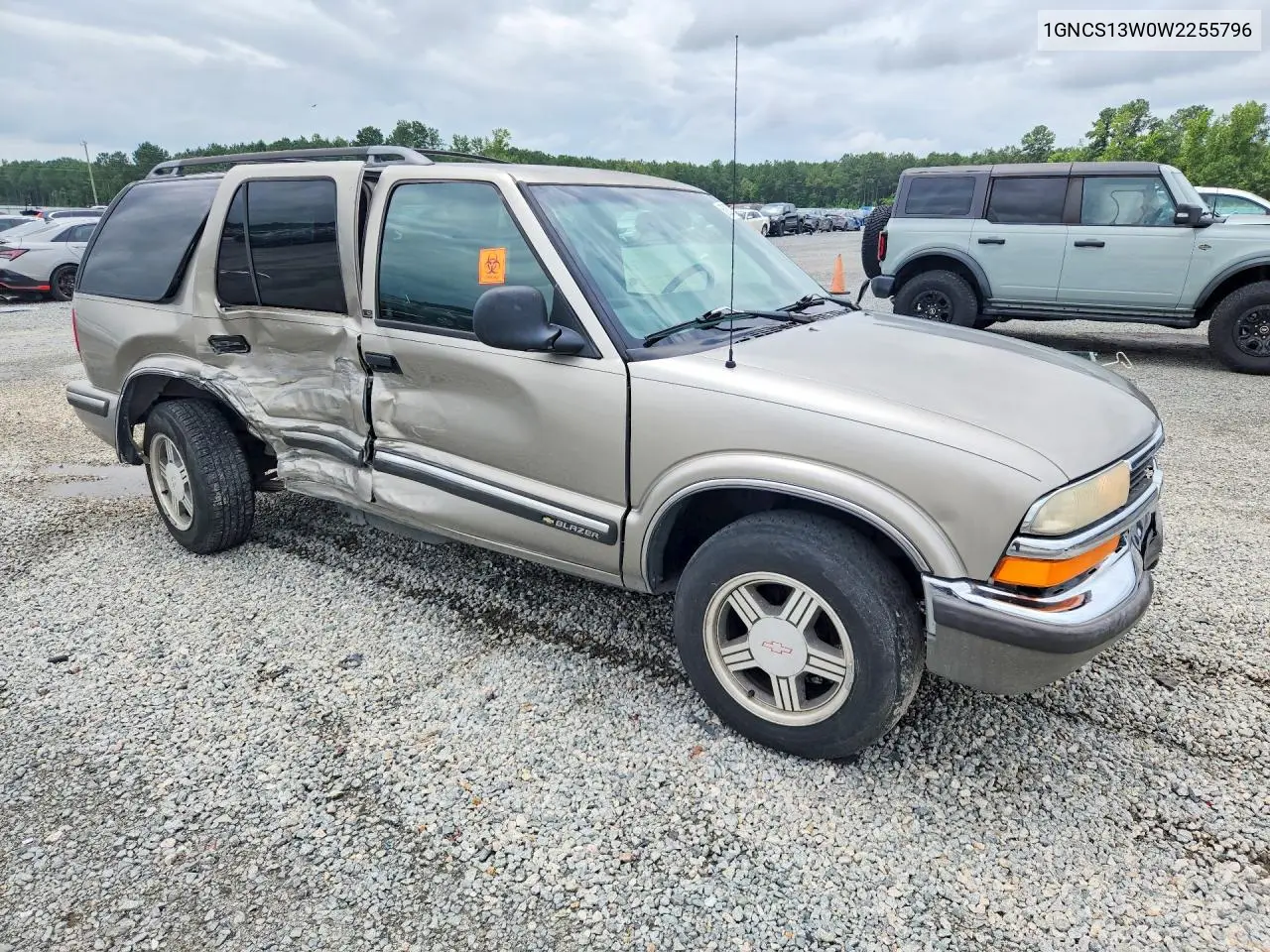 1998 Chevrolet Blazer VIN: 1GNCS13W0W2255796 Lot: 60233716