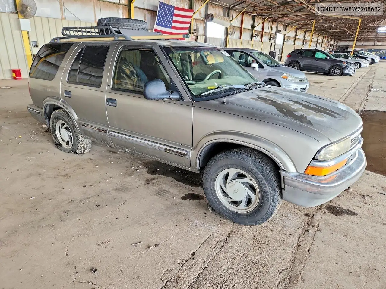 1998 Chevrolet Blazer VIN: 1GNDT13W8W2208632 Lot: 61491716