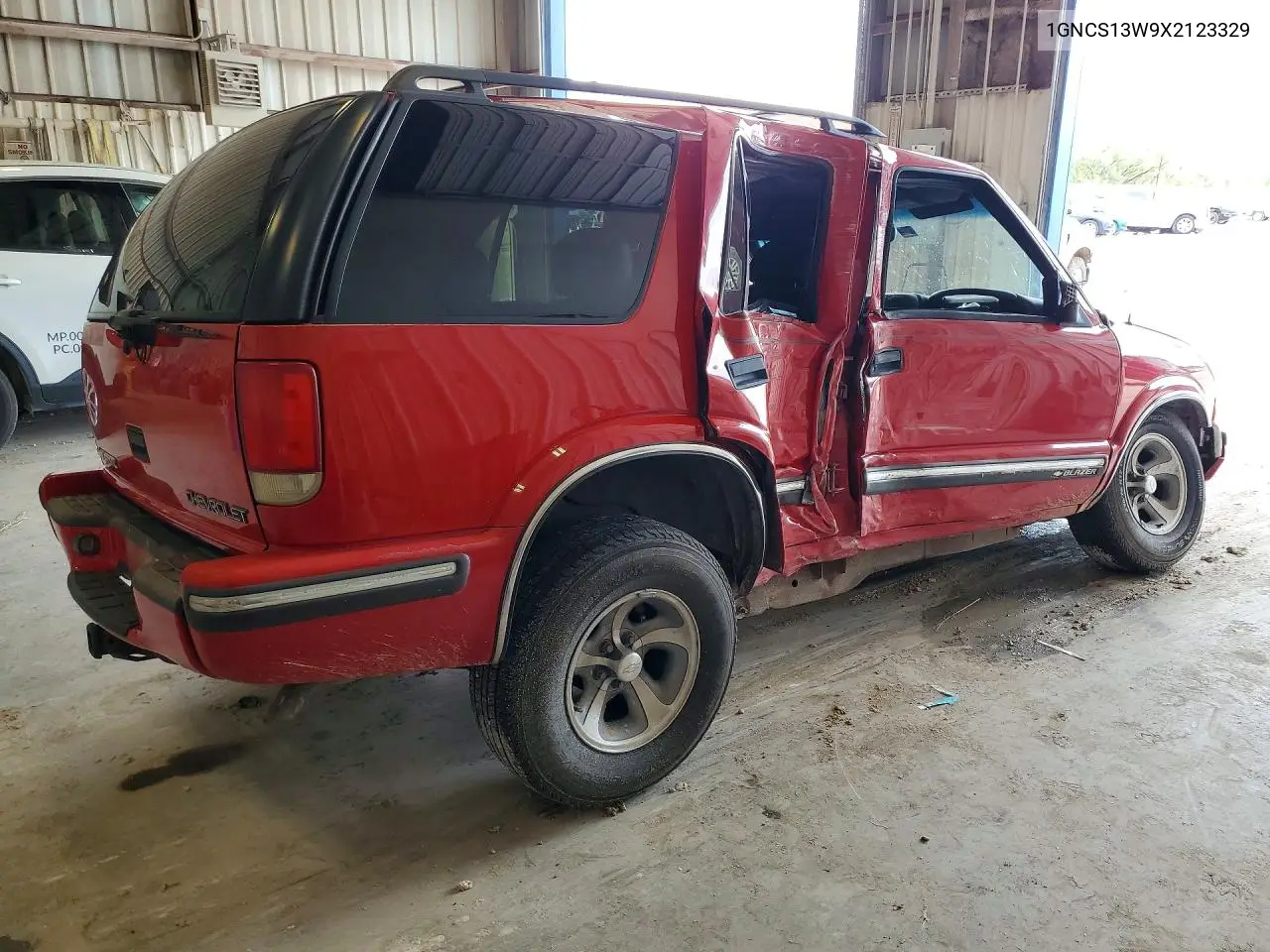 1999 Chevrolet Blazer VIN: 1GNCS13W9X2123329 Lot: 61093116
