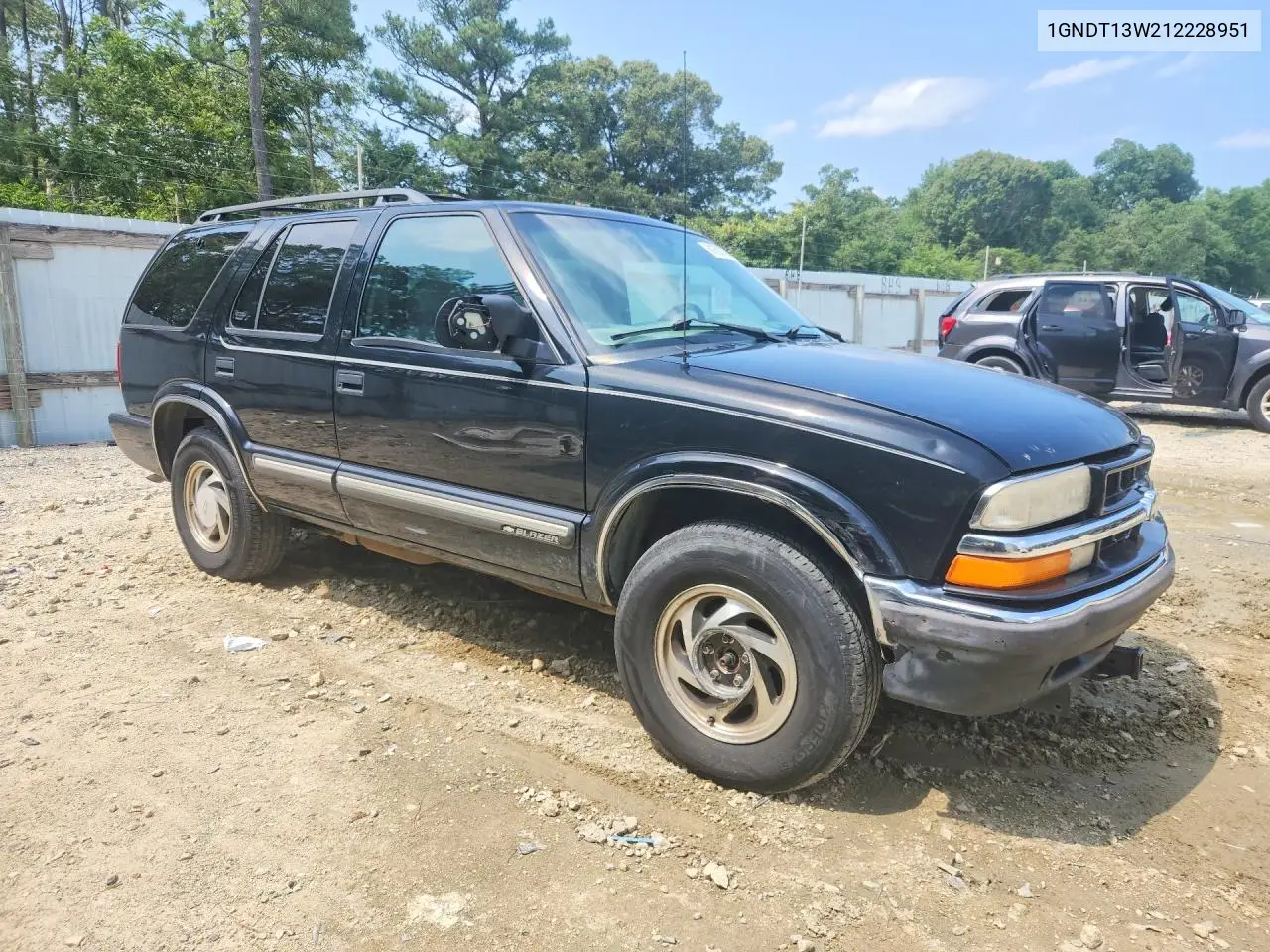 2001 Chevrolet Blazer VIN: 1GNDT13W212228951 Lot: 61692866