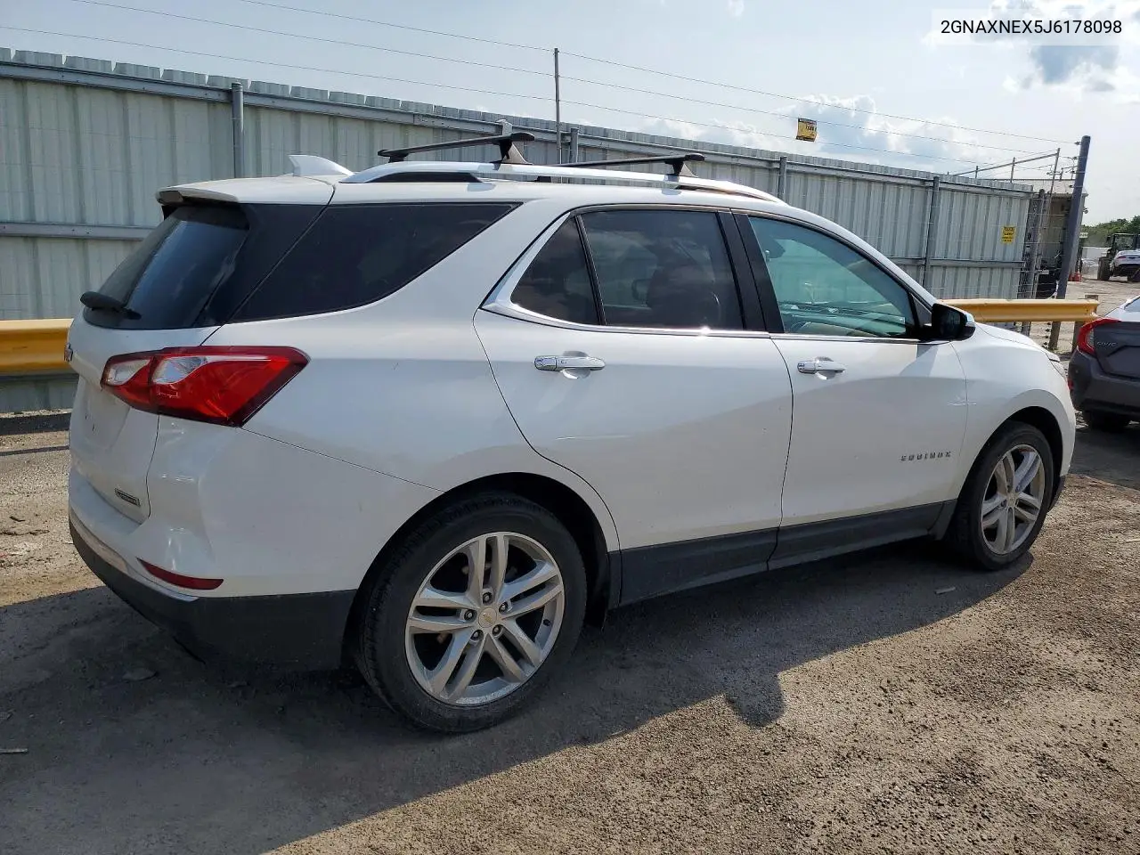 2018 Chevrolet Equinox Premier VIN: 2GNAXNEX5J6178098 Lot: 61584386
