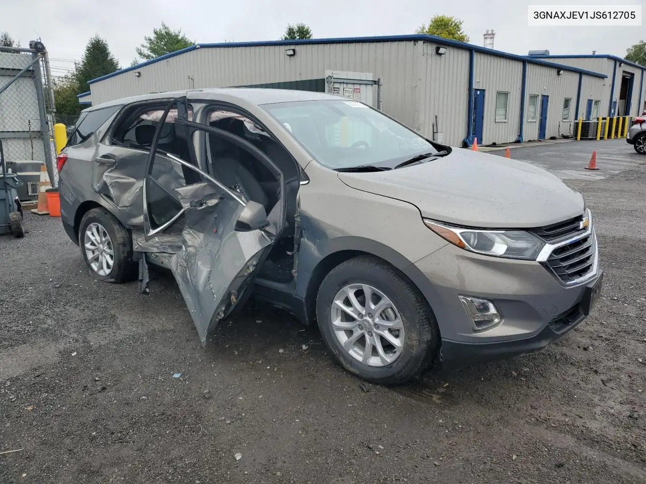 3GNAXJEV1JS612705 2018 Chevrolet Equinox Lt