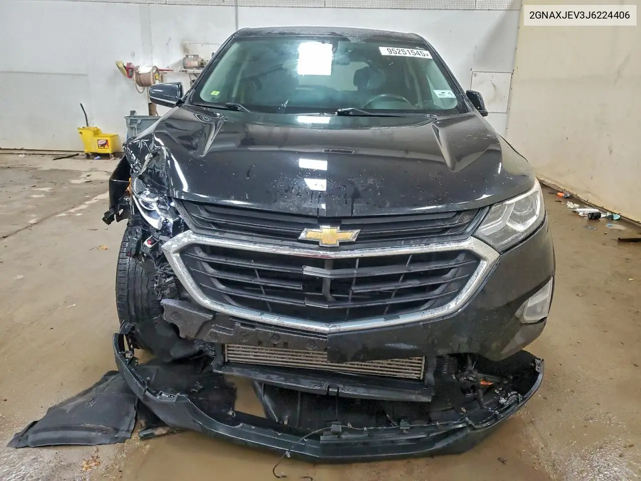 2GNAXJEV3J6224406 2018 Chevrolet Equinox Lt