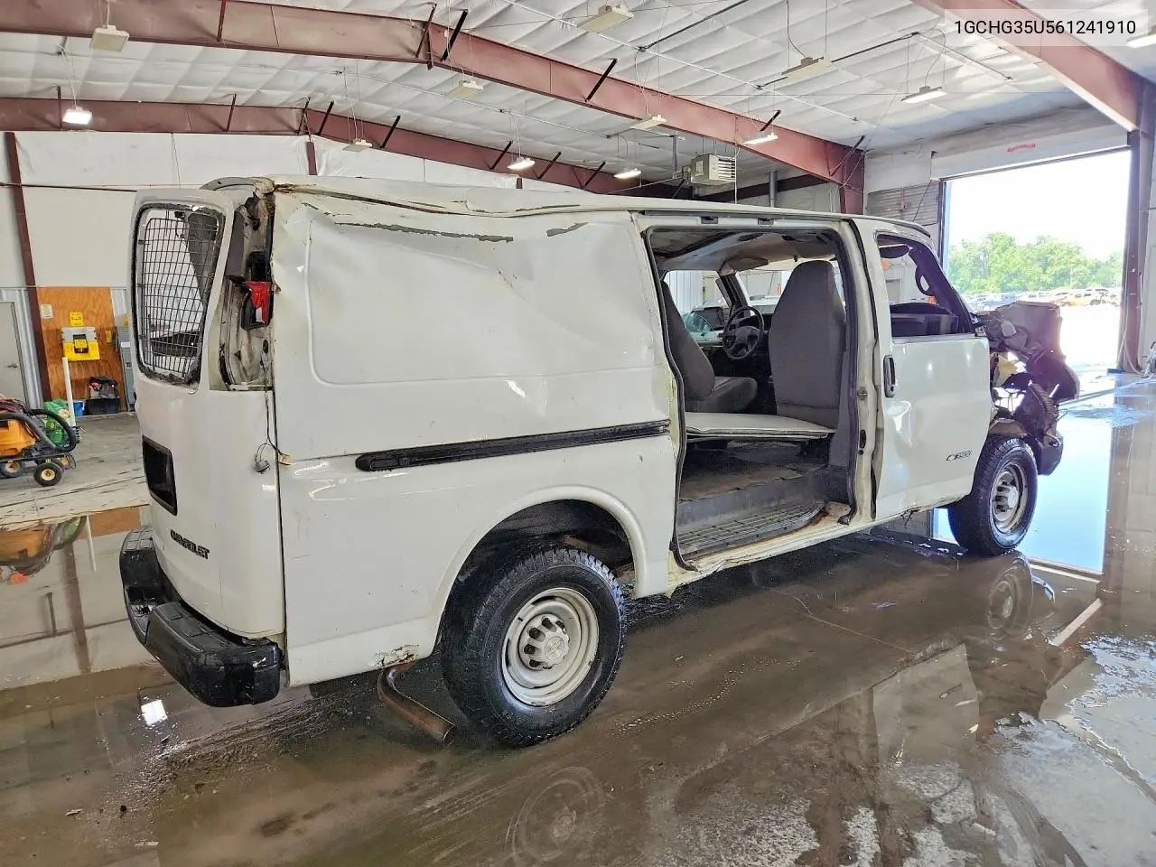 2006 Chevrolet Express G3500 VIN: 1GCHG35U561241910 Lot: 61006966