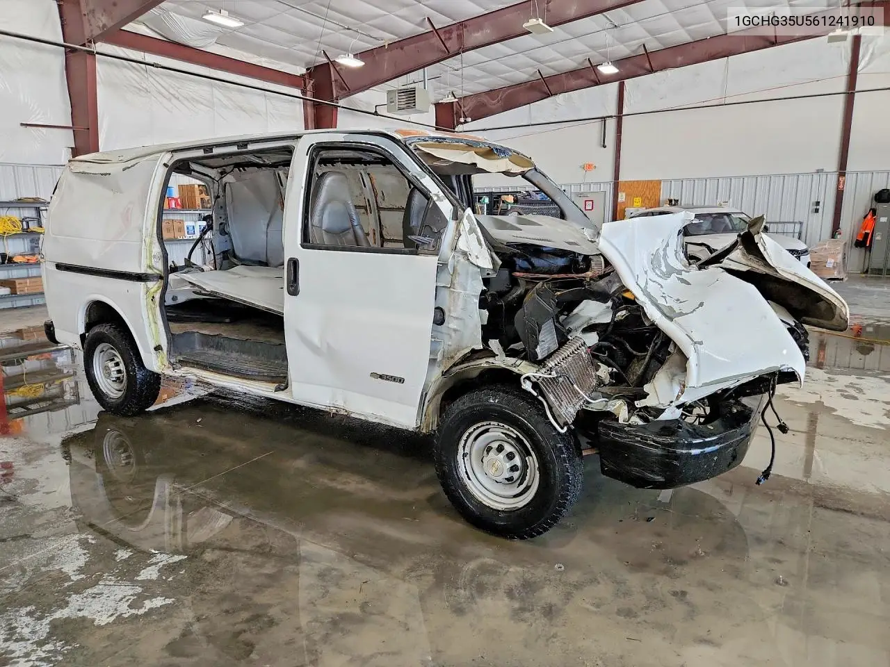 2006 Chevrolet Express G3500 VIN: 1GCHG35U561241910 Lot: 61006966
