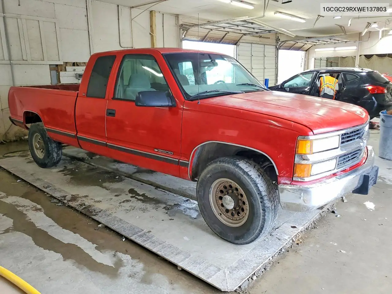 1998 Chevrolet Gmt-400 C2500 VIN: 1GCGC29RXWE137803 Lot: 60943186
