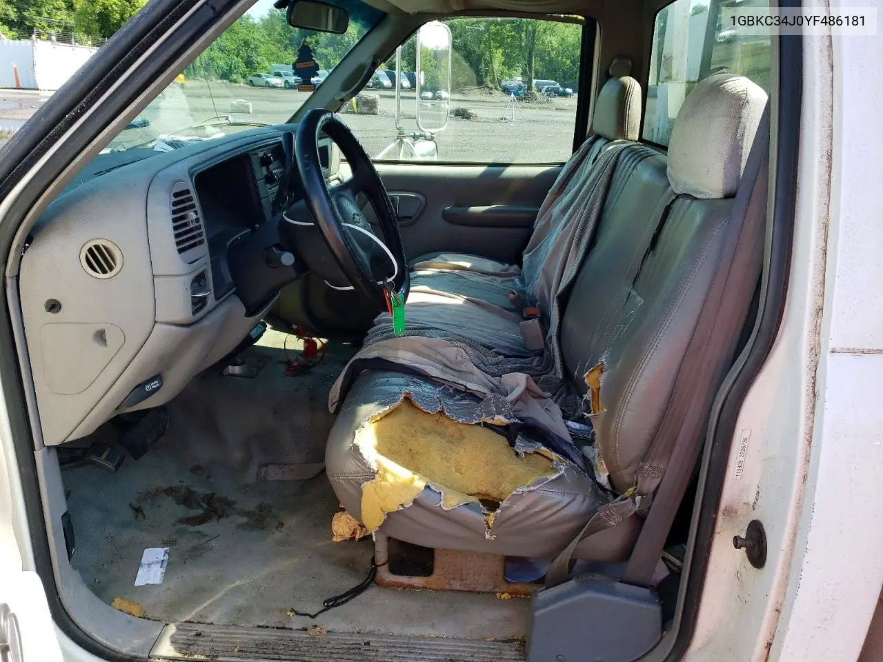 2000 Chevrolet Gmt-400 C3 - Box Truck VIN: 1GBKC34J0YF486181 Lot: 62484926